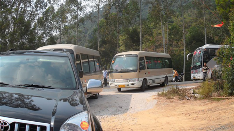 廠(chǎng)區領(lǐng)導剪彩