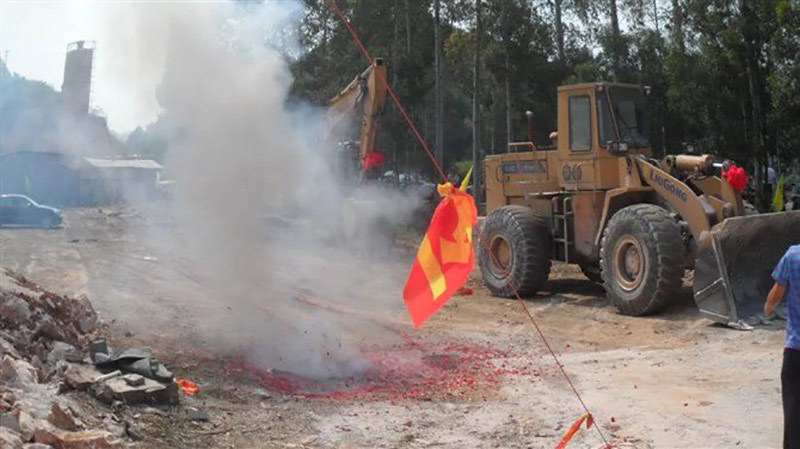 廠(chǎng)區領(lǐng)導剪彩